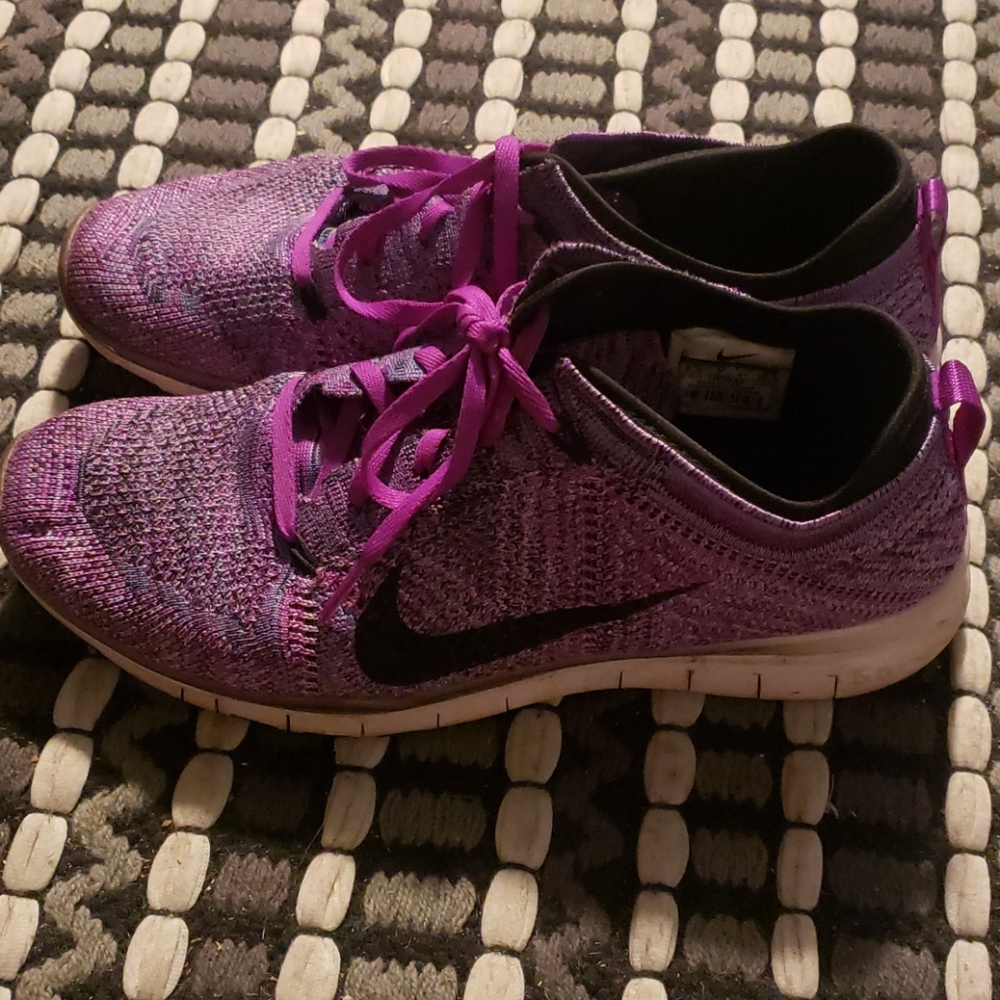 Nike running sneakers 💜